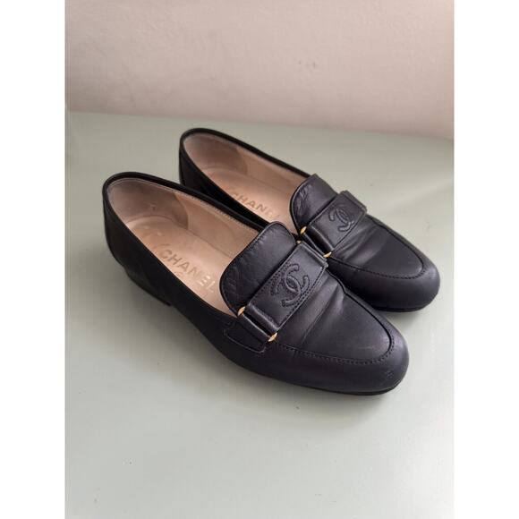 Authentic Vtg CHANEL Size 35/US 5 Dark/Navy Blue Leather CC-Monogram Loafers - Picture 1 of 15